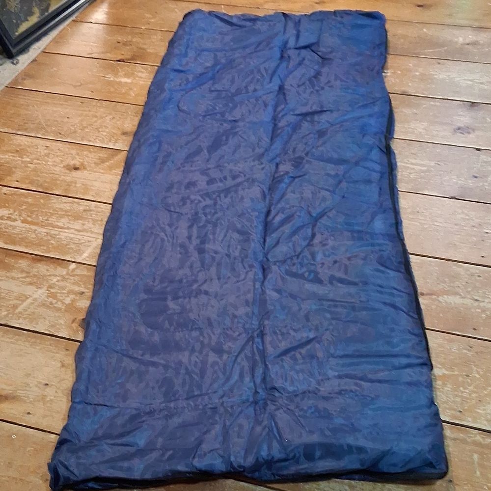 Navy blue 30" X 77" sleeping bag, Like new. 100% polyester.‎